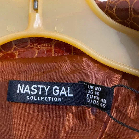 Nasty Gal light weight Cognac color jacket with tons of details - Picture 3 of 4